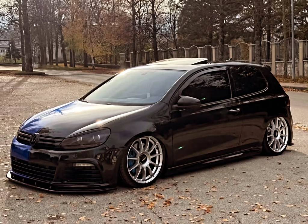 Instagram post from vwtuningshow. This post is in position 0.
